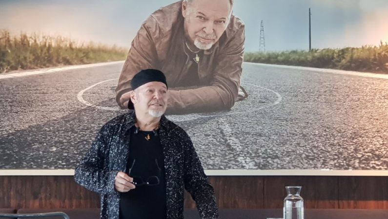 “Siamo qui”, Vasco Rossi torna con un nuovo album