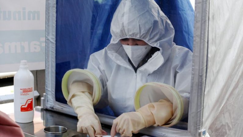 Covid, 2.697 nuovi casi e 70 decessi