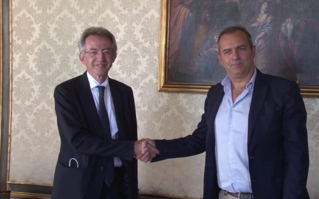 A Napoli passaggio di consegne, Manfredi subentra a De Magistris