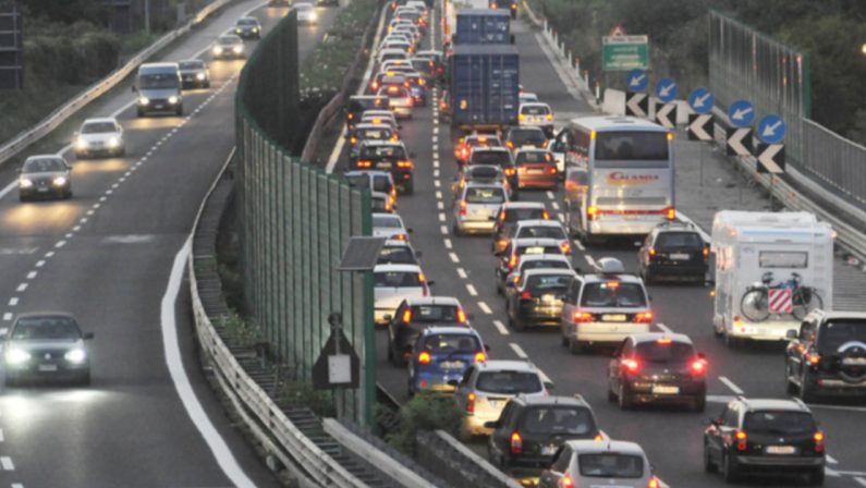 Choc in autostrada: ultrà della Paganese aggrediscono automobilisti