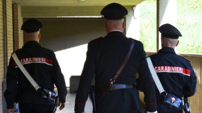 Minaccia moglie e carabinieri con un coltello, arrestato 38enne nel Cosentino