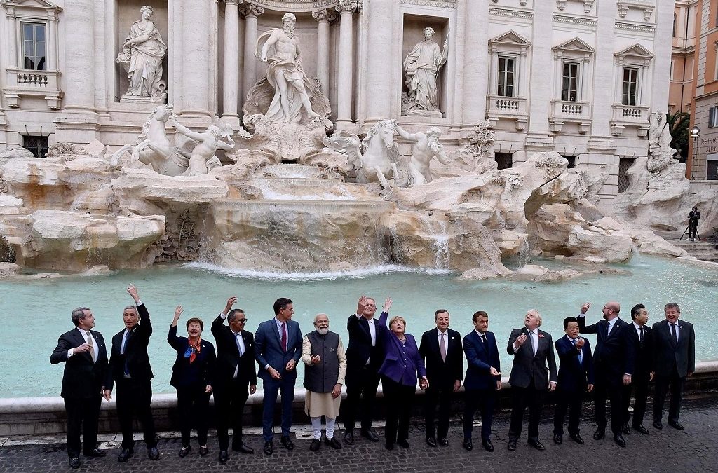Foto per i leader del mondo davanti Fontana di Trevi