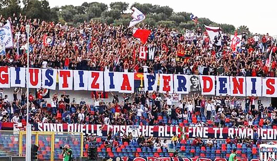 Lo striscione degli ultrà del Cosenza che chiedono giustizia per Denis Bergamini