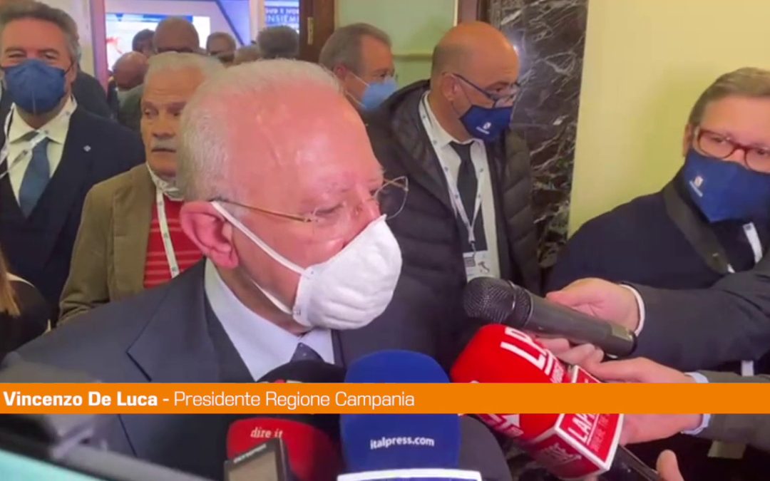 De Luca: “Italia galleggia in mare debiti, serve crescita 5% l’anno”