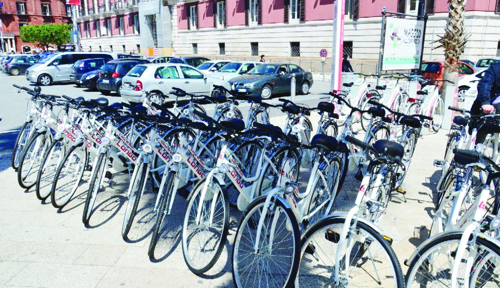 Una vecchia postazione di bike sharing in città