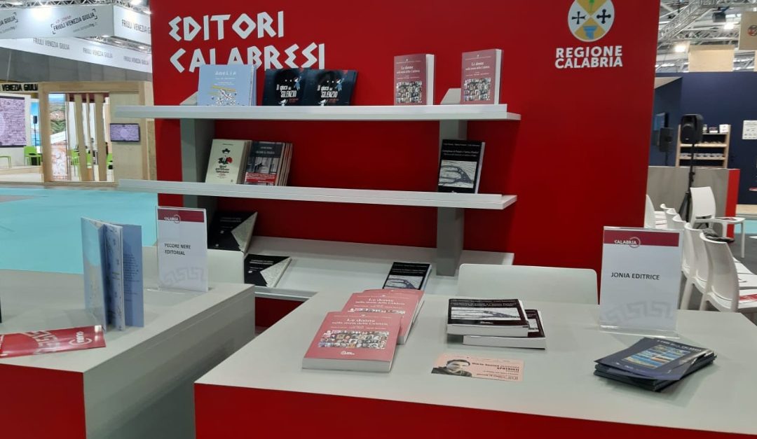 Lo stand della Regione Calabria alla Fiera del Libro di Torino