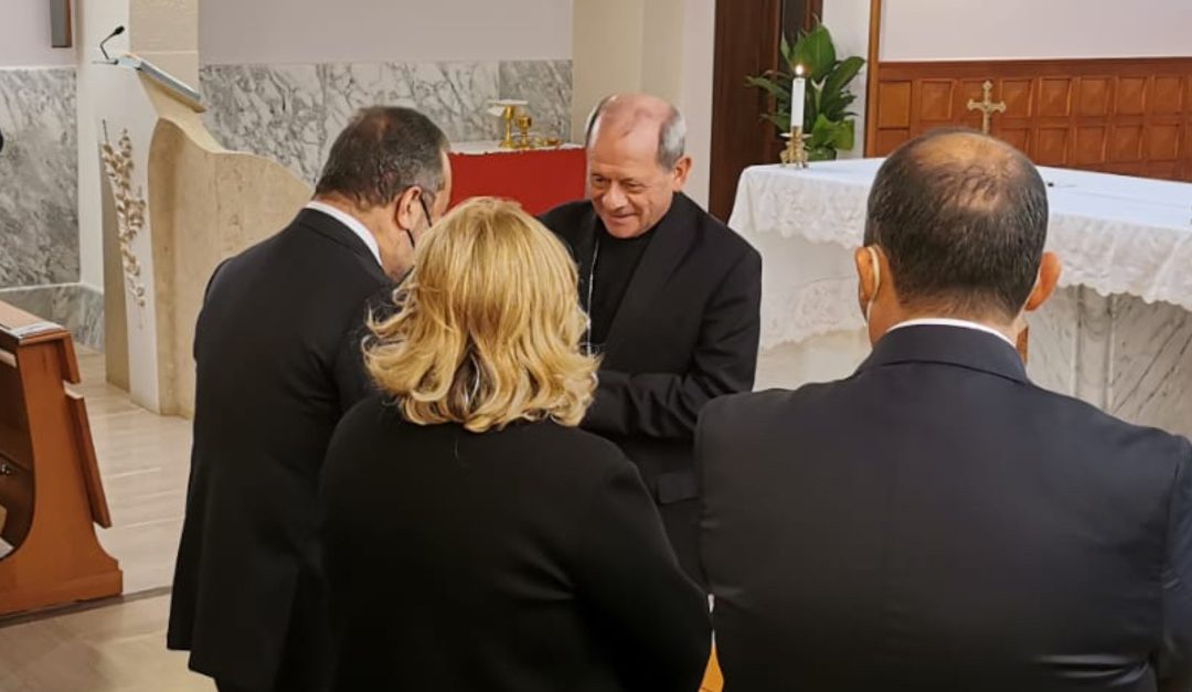 Monsignor Oliva saluta i familiari di Franco Fortugno