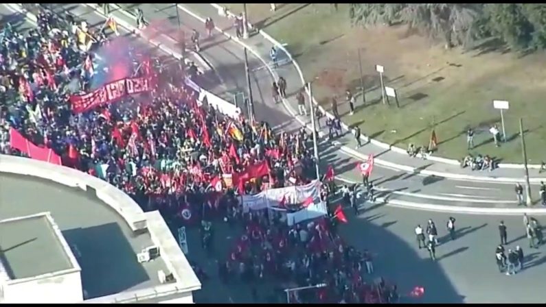 Le immagini dall’alto della manifestazione di Roma contro il G20