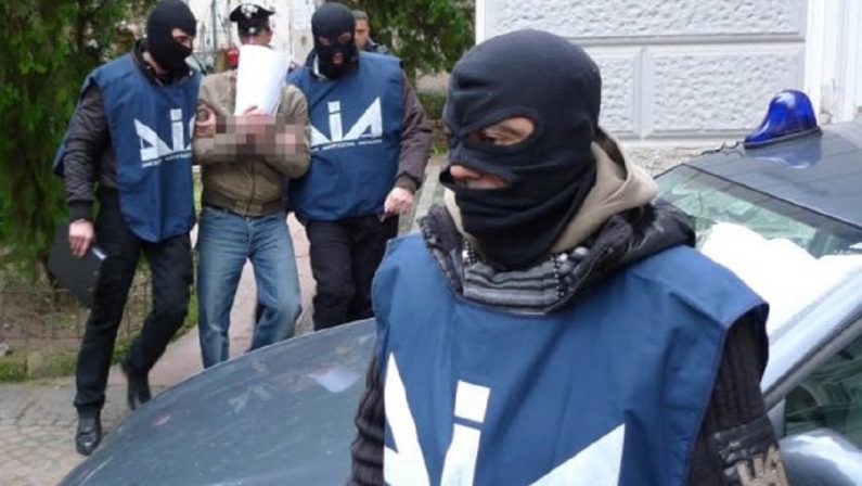 'Ndrangheta: le cosche reggine gestivano dalla droga al commercio di auto, 6 arresti
