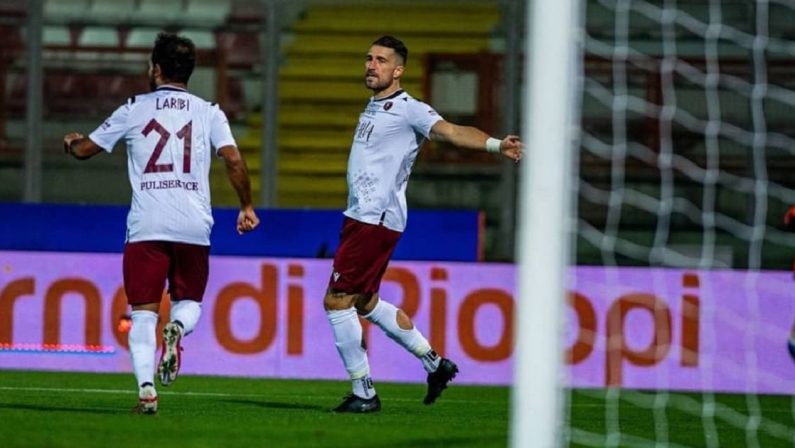 Serie B, la Reggina batte 2-0 il Perugia e si porta a ridosso della vetta