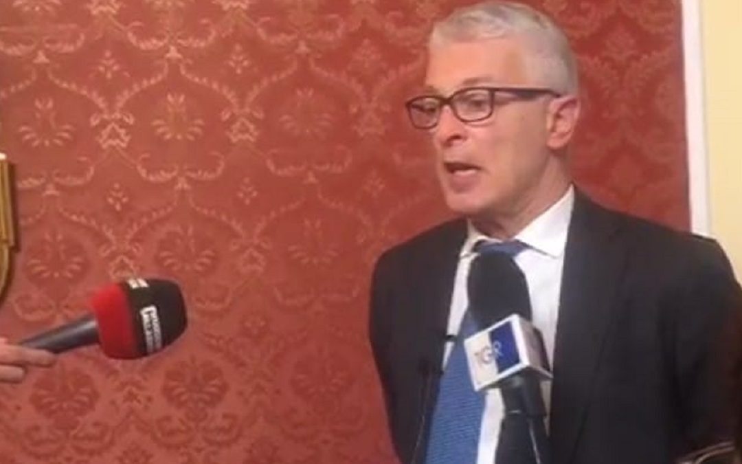 Nicola Morra negli uffici della prefettura di Cosenza