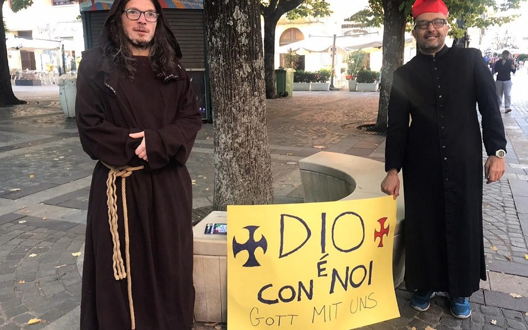 Il cartello esposto durante la protesta