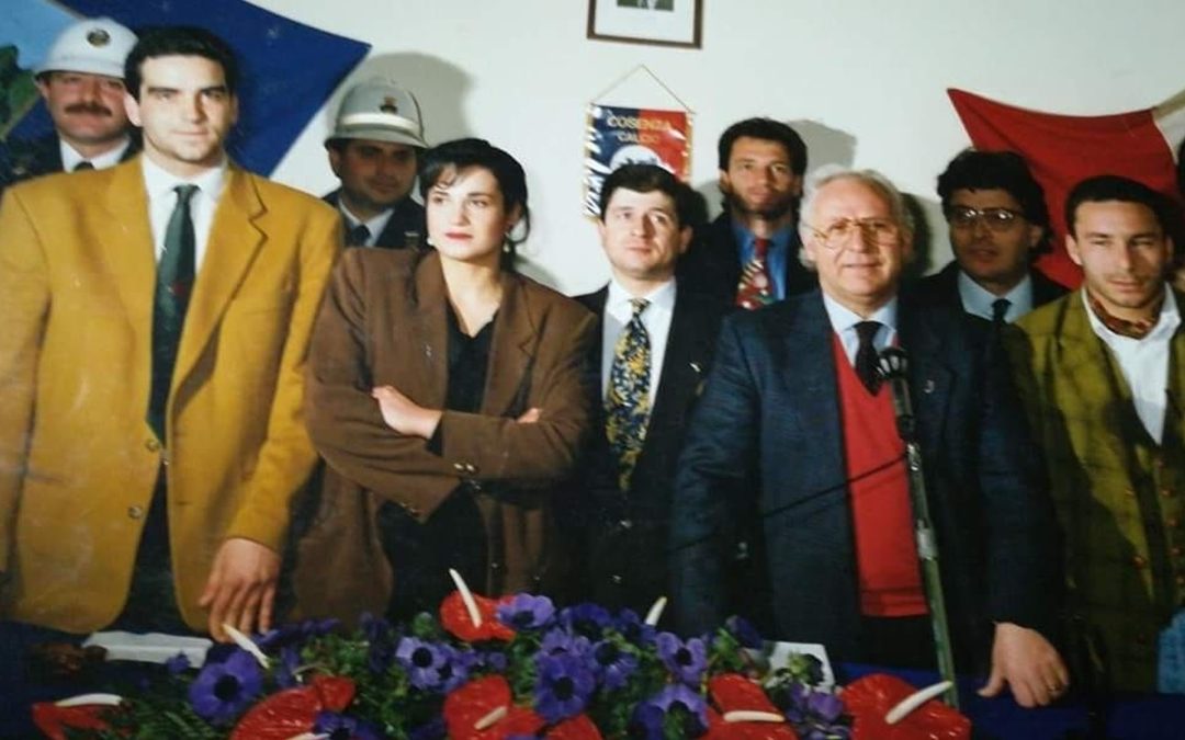 Roberto Occhiuto (a sinistra) ai tempi in cui era consigliere di circoscrizione a Cosenza