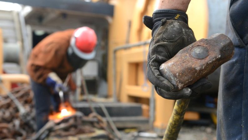 Lavorare stanca sempre di più: quadruplicano le mansioni usuranti