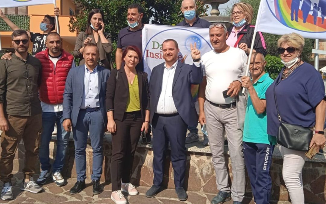 Il sindaco Scaturchio (al centro) con i suoi consiglieri