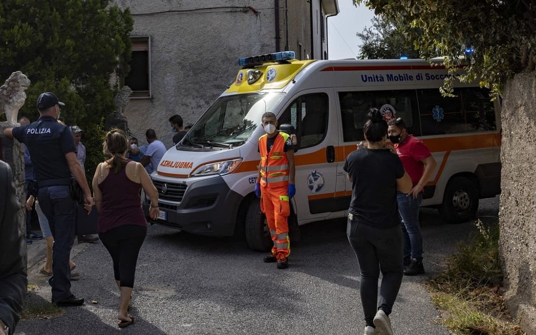 L'ambulanza sul luogo della tragedia