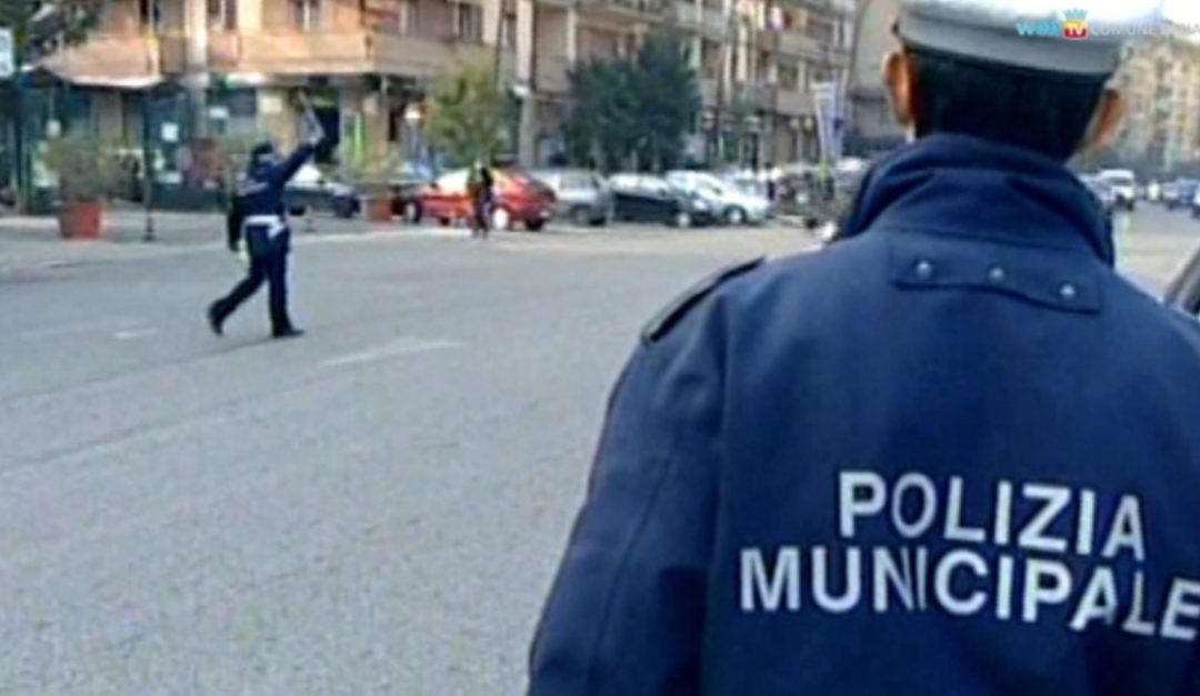 Estorsione, spaccio e prostituzione: vigile urbano arrestato nel Catanzarese