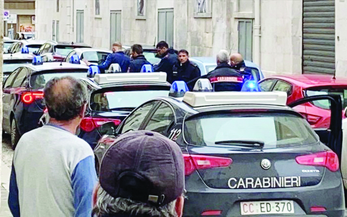 I carabinieri nel centro storico di Corato durante gli arresti