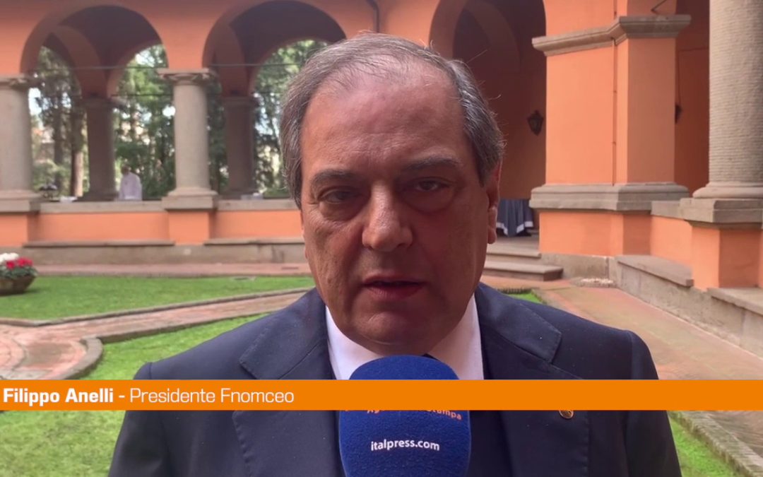 Anelli “Rafforzare l’obbligo vaccinale per i medici”