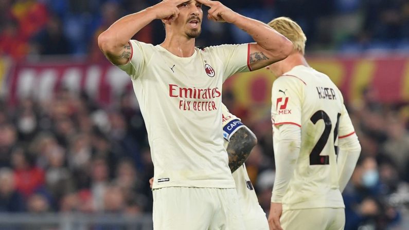 Il Milan espugna Roma con super Ibra, in testa col Napoli