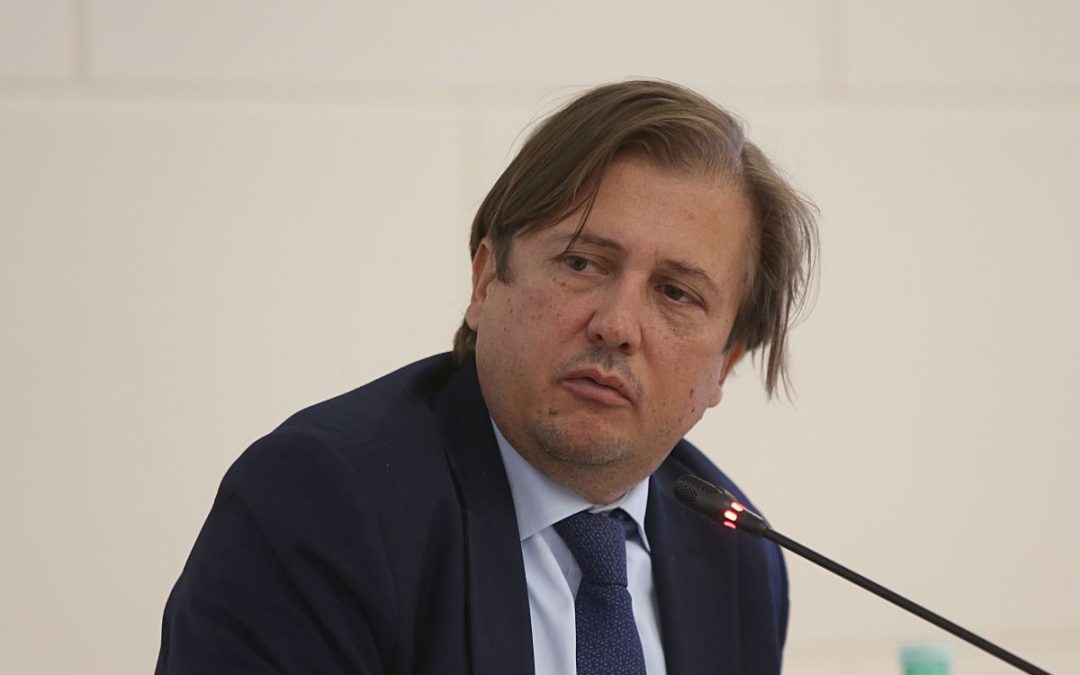 Vaccino, Sileri: “Per la terza dose priorità anche per i docenti”