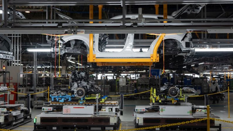 Mazda, riorganizzazione di Hofu migliora flessibilità produzione