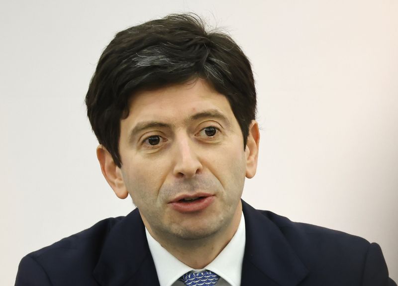 Vaccino, Speranza “Accelerare con i richiami, superate 2 milioni di terze dosi”