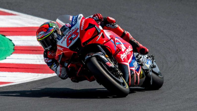 Doppietta ducati a Portimao, Bagnaia in pole davanti a Miller