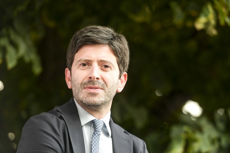 Vaccino, Speranza “Bimbi da dicembre, terza dose anche sotto 60 anni”
