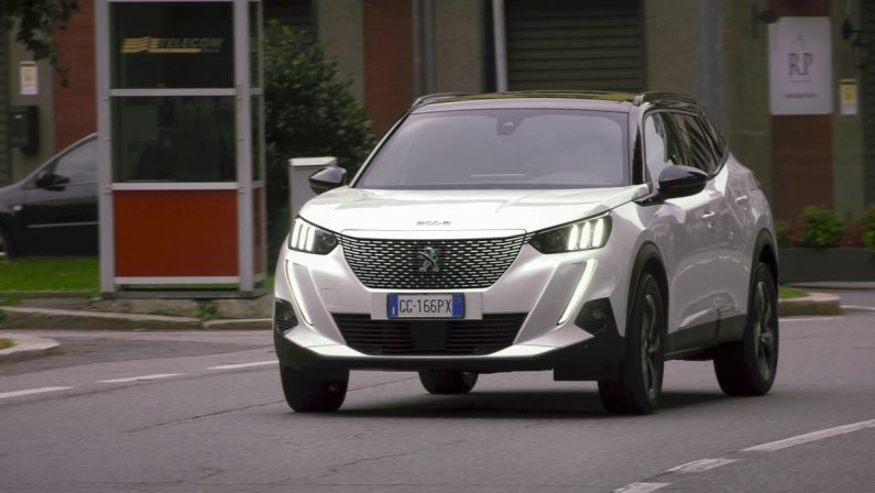 Peugeot e-2008, l’evoluzione della mobilità