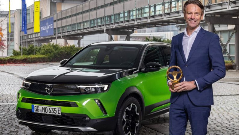 Il nuovo Opel Mokka-e vince il “Volante d’Oro 2021”