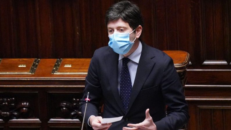 Covid, il ministro Speranza: «Numeri in crescita anche nel nostro Paese»