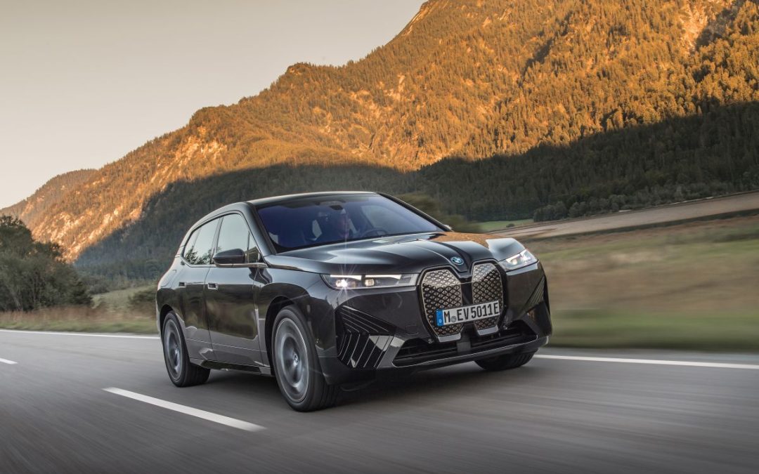 Bmw iX xDrive 50, ammiraglia silenziosa