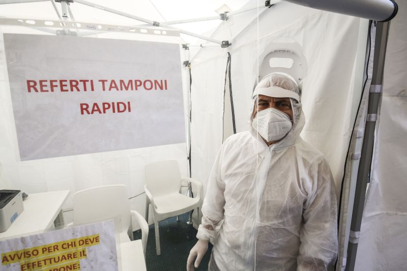 Covid, incidenza settimanale e Rt in salita