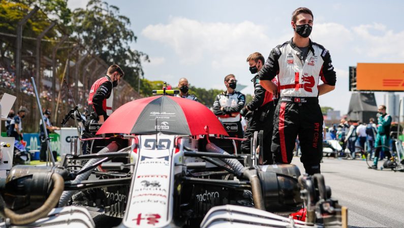 Via Giovinazzi, cinese Guanyu Zhou nuovo pilota Alfa Romeo