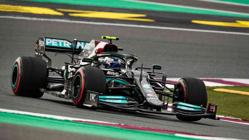 Bottas guida il venerdì di libere in Qatar, Ferrari indietro