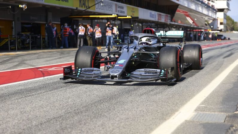 Formula 1, Hamilton conquista la pole position al Gp del Qatar