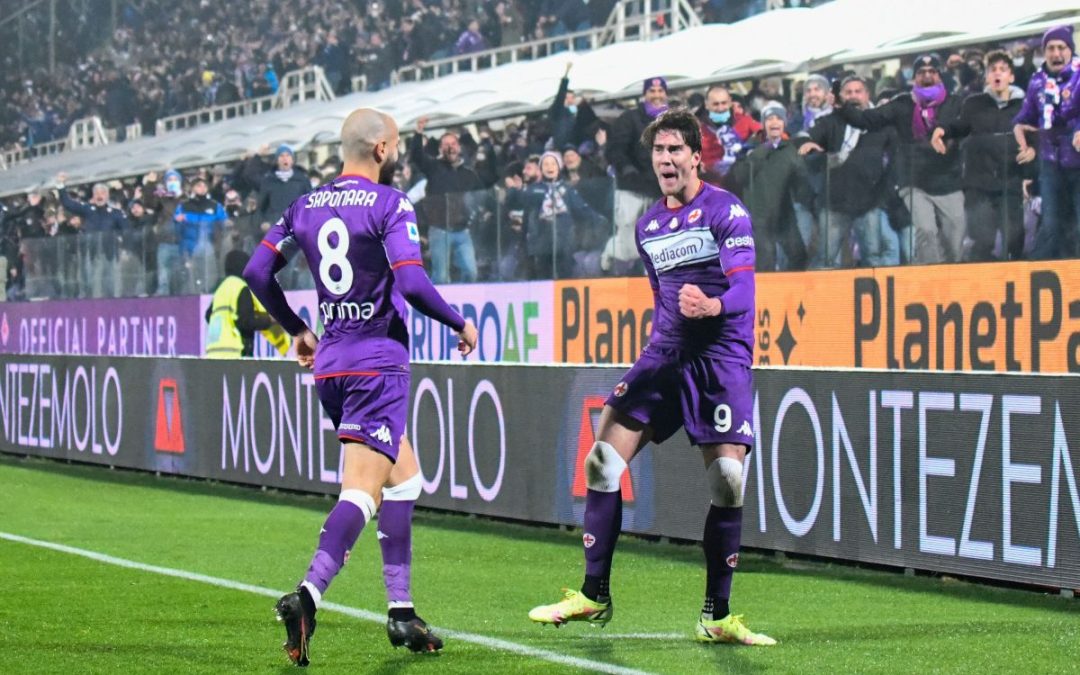 Doppietta di Vlahovic e la Fiorentina vola, 4-2 al Milan