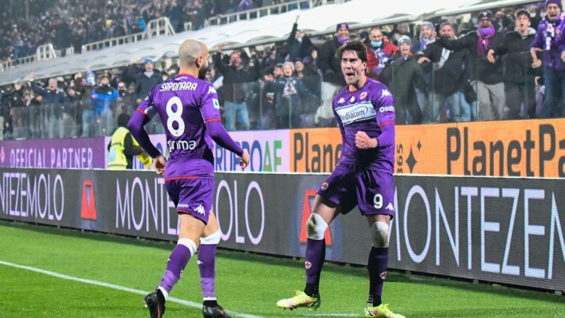 Doppietta di Vlahovic e la Fiorentina vola, 4-2 al Milan