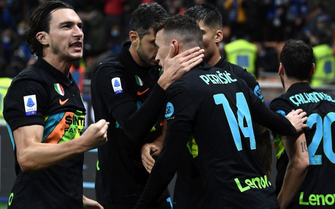 L’Inter batte 3-2 il Napoli e va a -4 dalla vetta