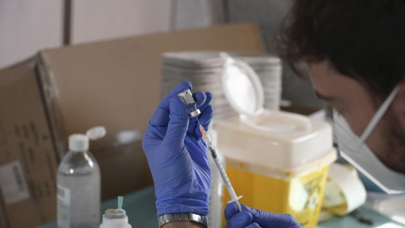 Covid, Brusaferro “Il vaccino per i bambini è sicuro e frena i contagi”