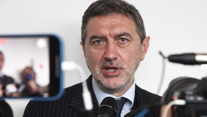 Abruzzo, Marsilio “Nella spesa fondi europei ci sfiliamo la maglia nera”