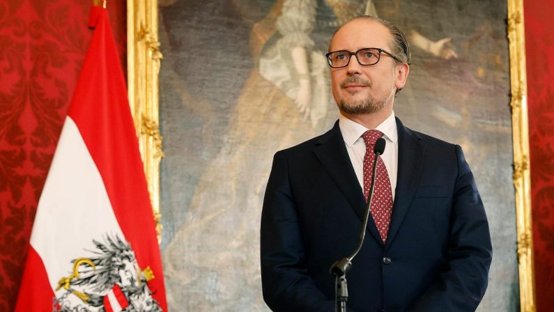 Covid, Schallenberg “Troppi no vax in Austria, serve obbligo”