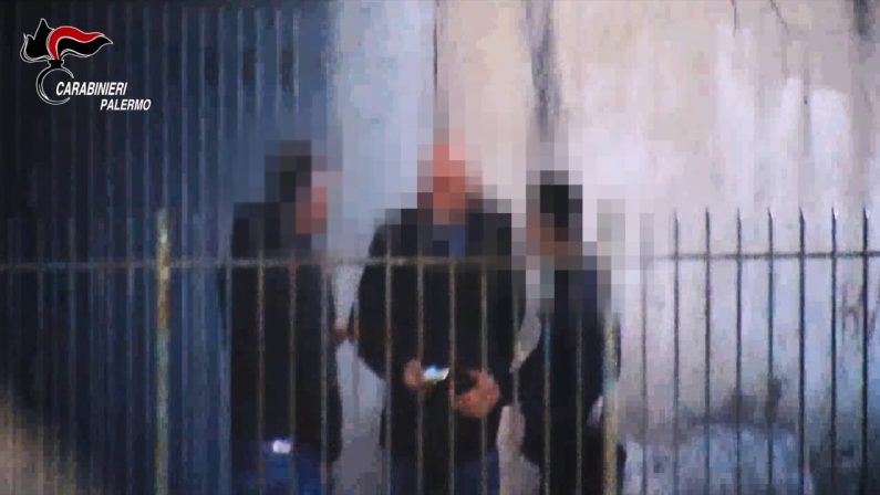 Scoperto supermercato della droga a Palermo, 57 arresti