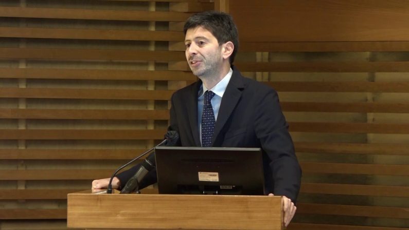 Covid, Speranza “Non abbassare la guardia”