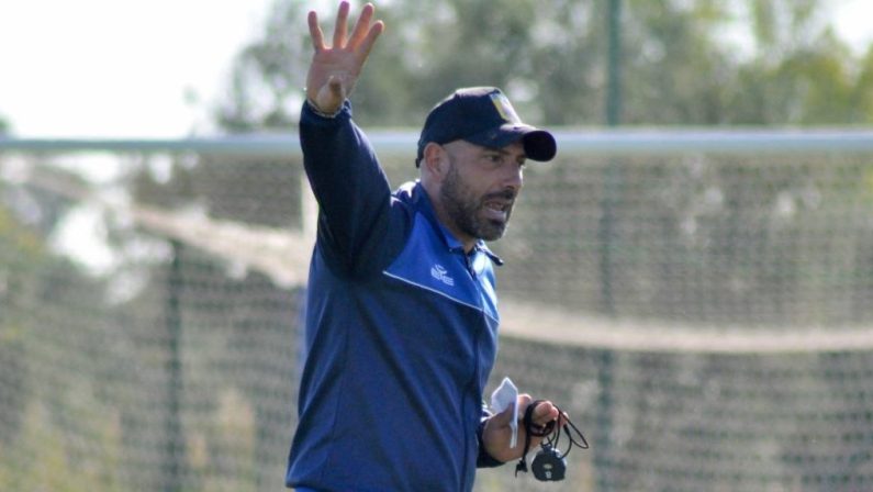Serie C: il Catanzaro esonera l’allenatore Antonio Calabro