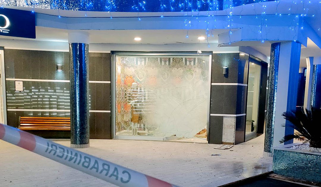 La vetrata in frantumi