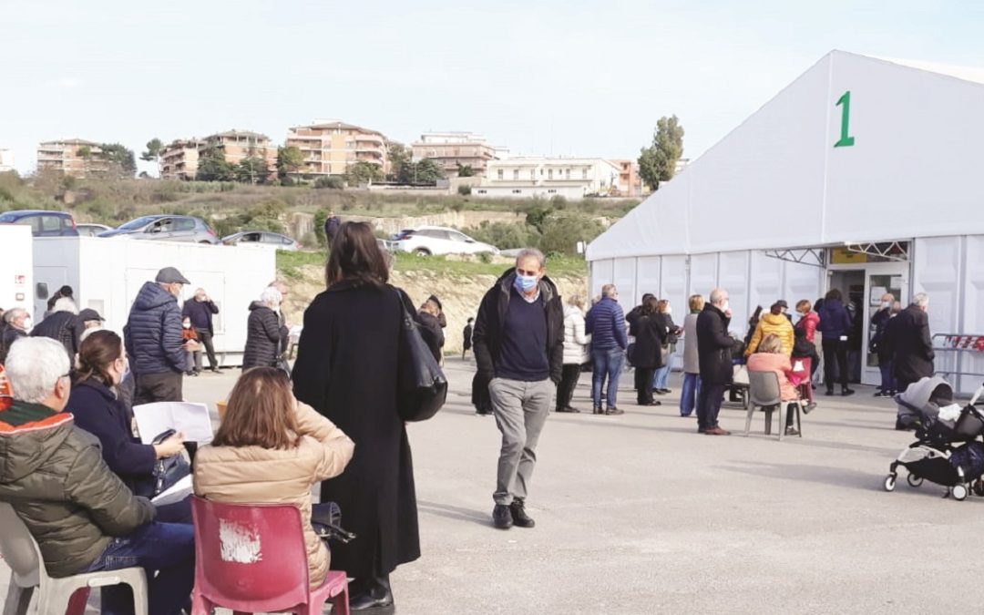 Le code alle tende del Qatar di Matera