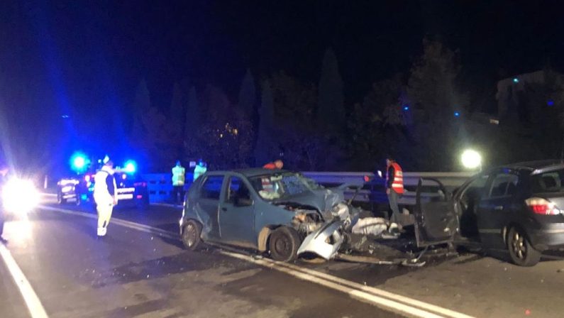 Incidente stradale a Cosenza, 91enne morto in uno scontro frontale