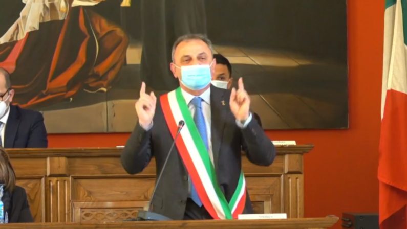 «Non ho il Covid»: il sindaco di Cetraro costretto a smentire la fake news di paese